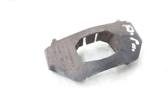 Mercedes-Benz R W251 Fender mounting bracket A2516900021
