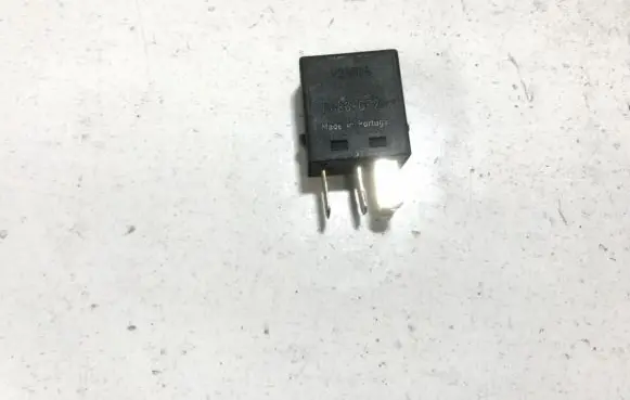 Mitsubishi Carisma Other relay mb953382