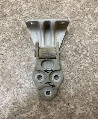 Renault Master II Front door lower hinge 353526D