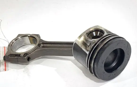 Renault Master III Piston with connecting rod 