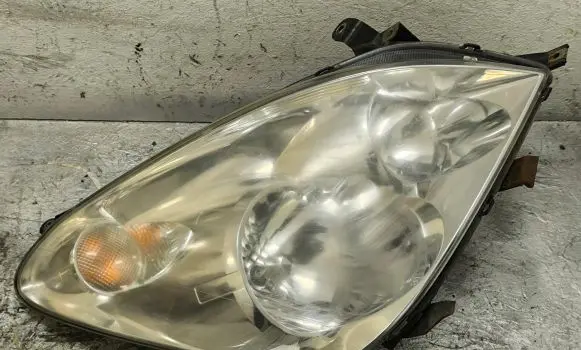 Toyota Corolla Verso E121 Headlight/headlamp