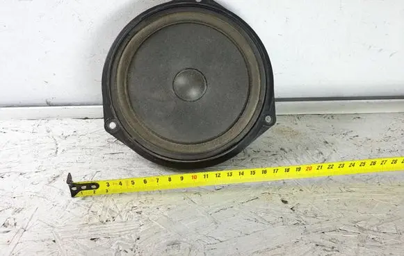 Land Rover Discovery Front door high frequency speaker