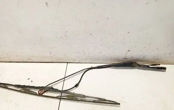 Front wiper blade arm