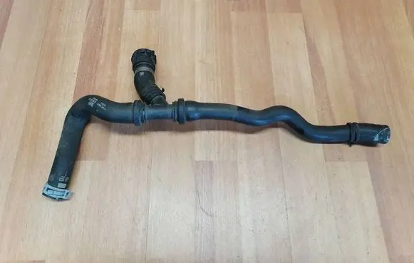 Opel Insignia B Engine coolant pipe/hose 39198731 39240387