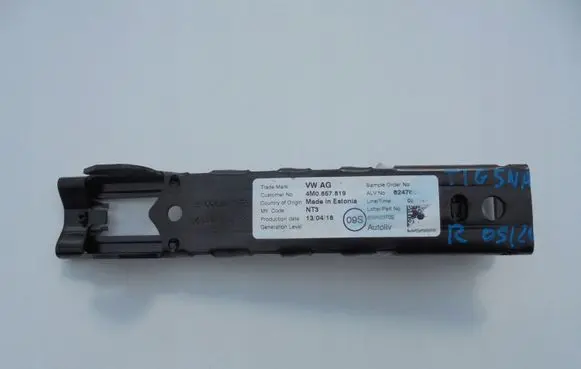 Volkswagen Tiguan Seat belt height adjuster 4M0857819