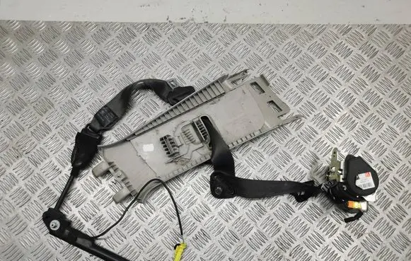 Opel Astra J Front seatbelt 617023600