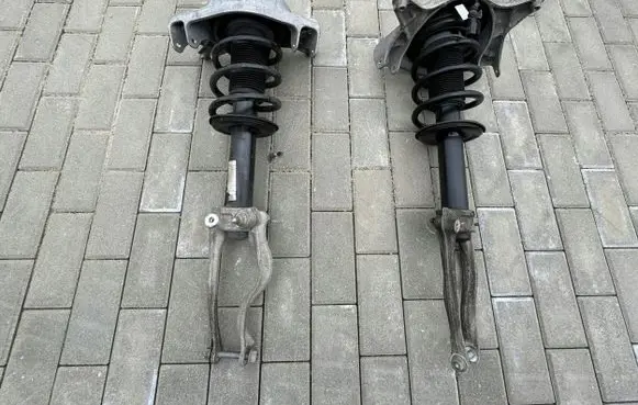 Porsche Macan (95B) Front shock absorber with coil spring 95B413031R