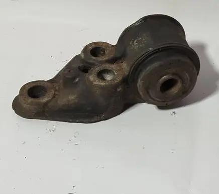 Audi A6 S6 C5 4B Rear axle beam mounts housing 8E0501522H 4B0501521E