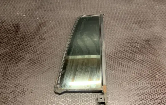 Jeep Grand Cherokee (WJ) Rear vent window glass 43R00049 DOT24AS2M25