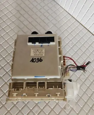 Toyota Avensis T270 Fuse box set 8273005140C 15419A15
