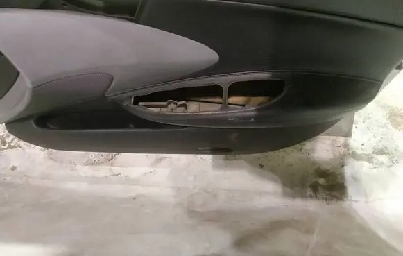 Nissan Primera Front door card panel trim