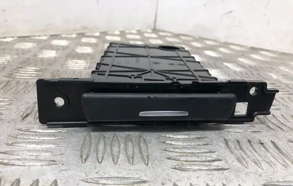 Cup holder front