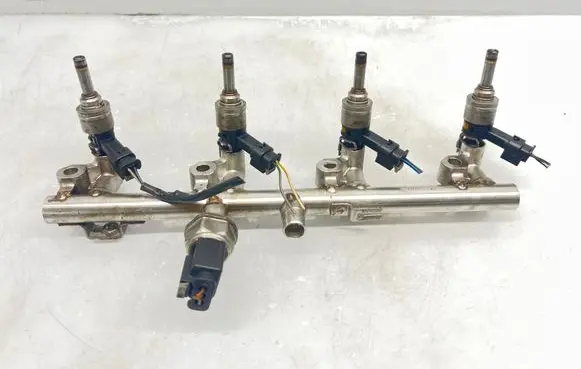 Mercedes-Benz C W204 Fuel main line pipe A2710705495