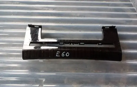 BMW 5 E60 E61 Dashboard glove box trim 6951022