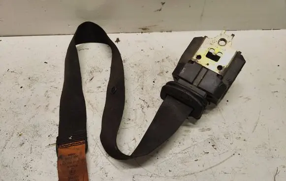 BMW 5 E39 Front seatbelt 8217390 566216700 040120