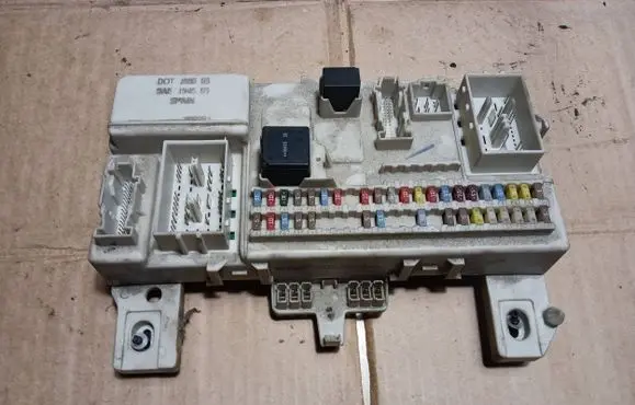 Volvo S40 Fuse module 519096606