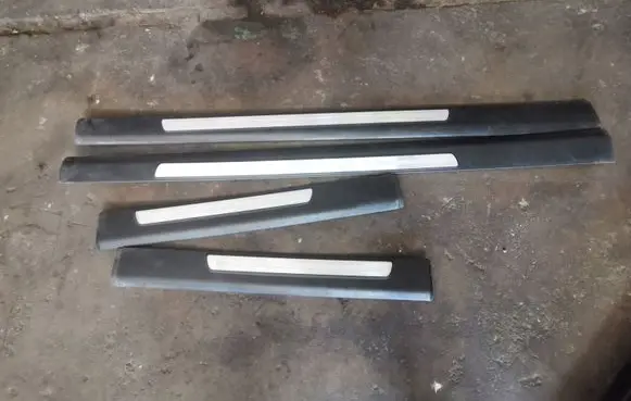 Audi A6 S6 C6 4F sill trim set (inner) 