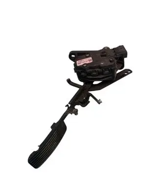 Accelerator throttle pedal