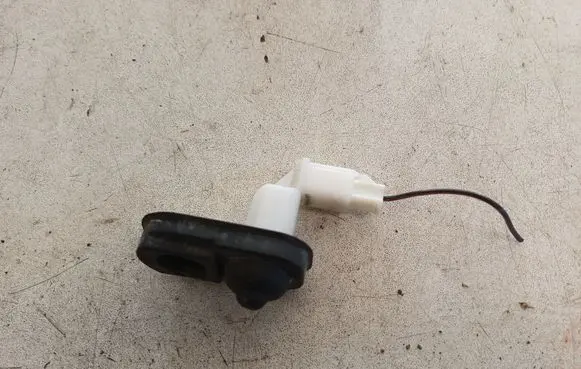 Suzuki Swift I Loading door sensor 