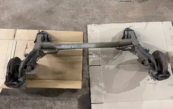 Opel Meriva B Rear axle beam 