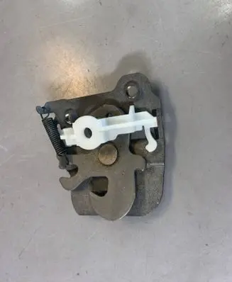 BMW 3 E90 E91 Seat back rest lock catch 7142262 52207142262 52209165862
