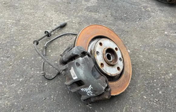 Peugeot 208 Front wheel hub spindle knuckle 0204Y01131226