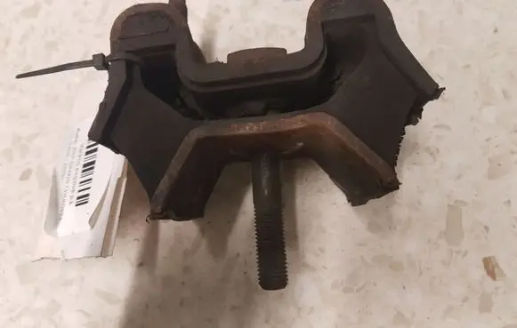 Jeep Grand Cherokee (WJ) Engine mount bracket
