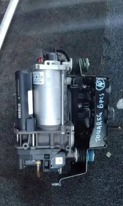 Volkswagen Touareg III Air suspension compressor/pump 4M0616005G