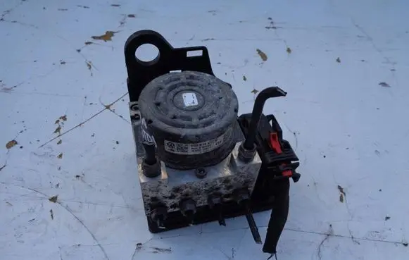 Skoda Octavia Mk3 (5E) ABS Pump