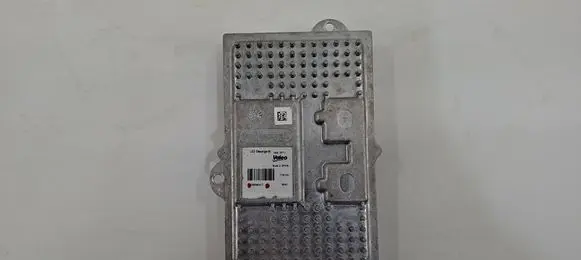 Seat Leon (5F) Headlight ballast module Xenon 90046417 K586102