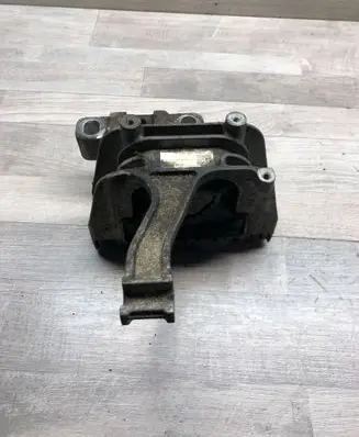 Engine mount bracket