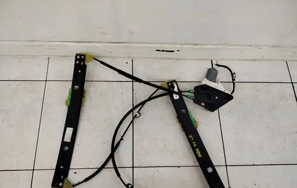 Audi A1 Front door window regulator with motor 