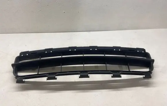 Renault Clio III Front bumper lower grill 8200445992 0001018705