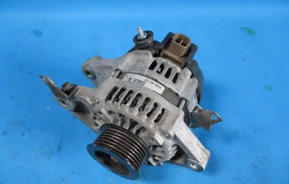 Toyota Yaris Generator/alternator 1042109240