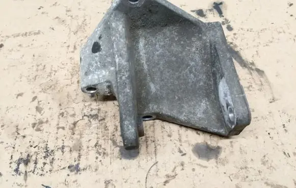 Nissan Almera N16 Engine mounting bracket