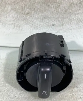 Volkswagen Touran I Light switch