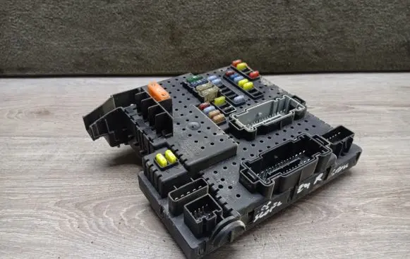 Volvo S60 Fuse box set 28017881 30728512