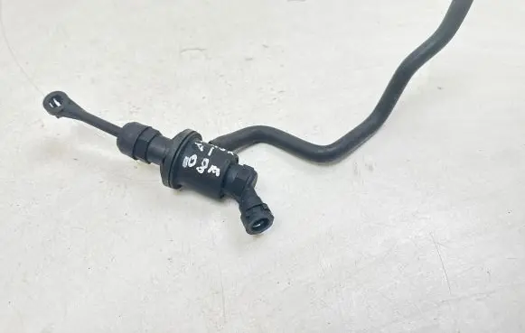 Nissan Qashqai Clutch slave cylinder 