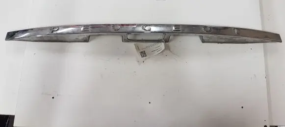 Tailgate trim