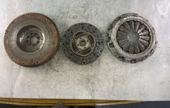 Nissan Navara D40 Clutch set kit Adn130246e