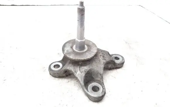 Peugeot 307 CC Gearbox mounting bracket 9644531580