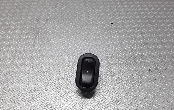 Opel Zafira A Electric window control switch 90561388