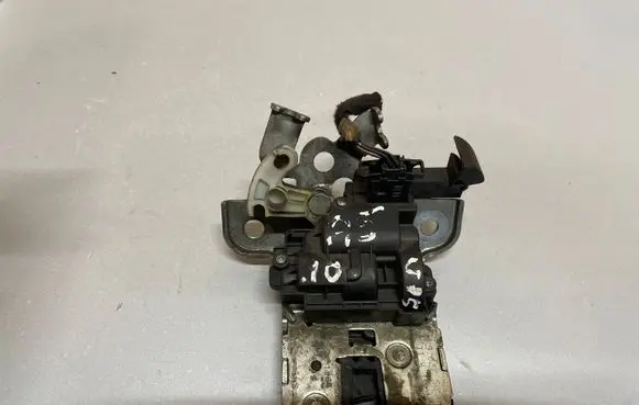 Audi A5 8T 8F Loading door lock 8K9827595A