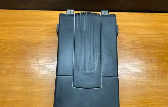 Volkswagen PASSAT B6 Battery box tray cover/lid 1K0915443C