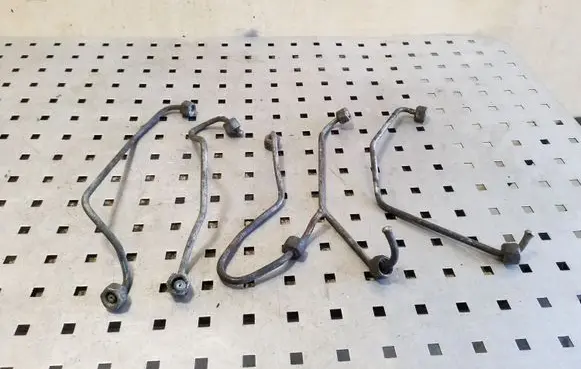 Audi A6 S6 C4 4A Fuel injector supply line/pipe 