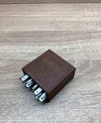 Volkswagen PASSAT B5 Window wiper relay 4B0955531E 603
