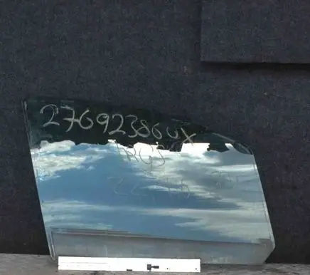 Opel Zafira B Front door window glass four-door E143R001582