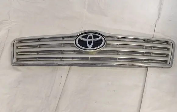 Toyota Avensis T250 Front bumper upper radiator grill 5311405060