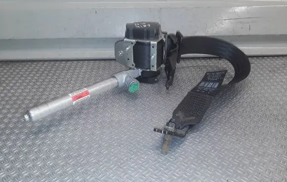 Volvo V70 Rear seatbelt 39859392