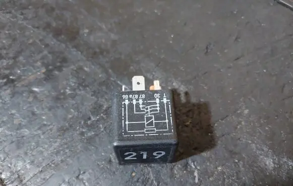 Volkswagen PASSAT B5.5 Other relay 443951253AA 899574000